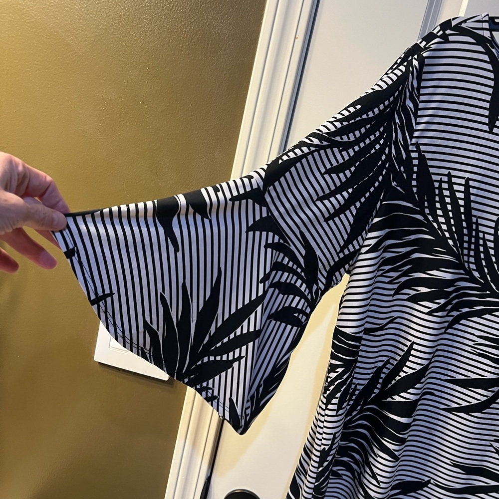 Black and White Striped Women's Top Jones Studio 2x🌿 - Picture 2 of 5